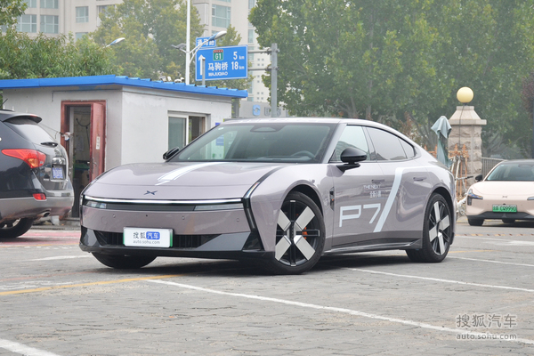 小鹏汽车P7