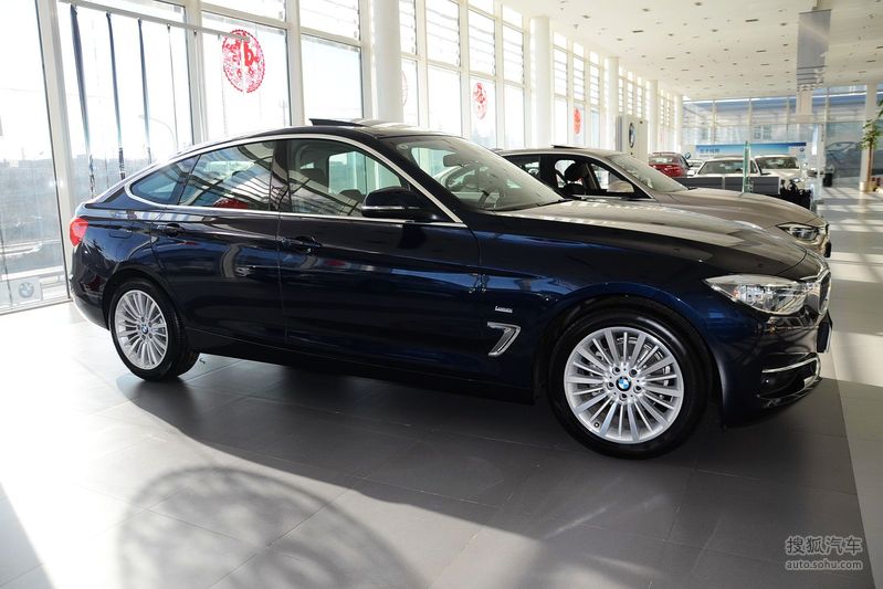 2016款 320i 设计套装型 帝王蓝 2017款 2017款 320i 时尚型 2016款