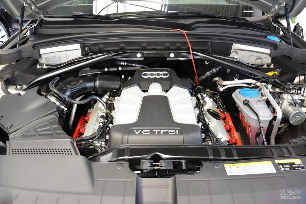 2013款奥迪q5 45tfsi quattro越野型   发动机特写     提示:支持键盘