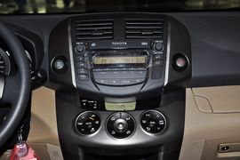   2012款丰田RAV4 2.0自动四驱炫装版到店实拍