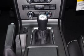   2013款福特野马3.7L V6手动型