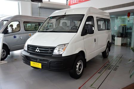 上汽大通V80可以进城的一个拉货的车子