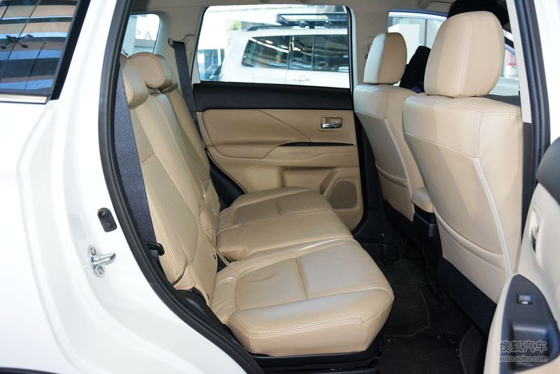 【 三菱欧蓝德图片】_米色_内饰