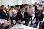 2012北京车展华德宝宝马老总签售4月25日下午场2