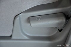 三菱帕杰罗3.0 GL 手动 四驱座椅调节图片