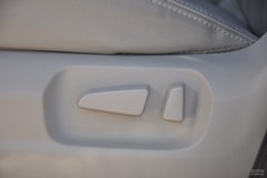 马自达Mazda82.3L 精英版座椅调节图片