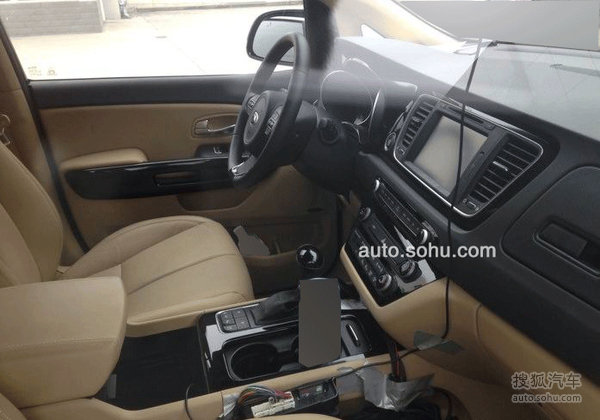 挑战MPV市场 起亚全新嘉华曝光