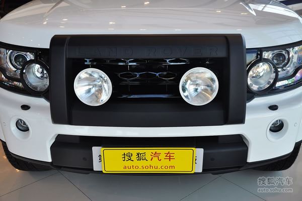 路虎发现4的前脸特写: 小贴士:全景摄像头可以为行车及泊车高清图片