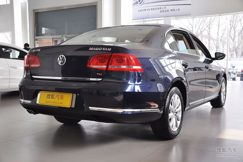 大众迈腾2012款1.8TSI DSG 豪华型外观夜光蓝