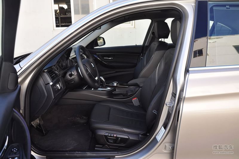 【宝马3系 2014款320Li 豪华设计套装内饰黑色