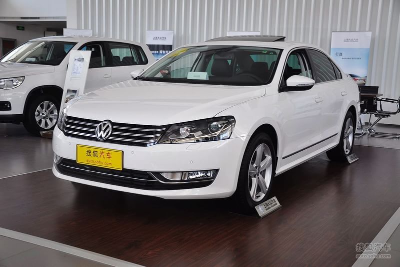 帕萨特2012款2.0TSI DSG 御尊版外观玉白 t17