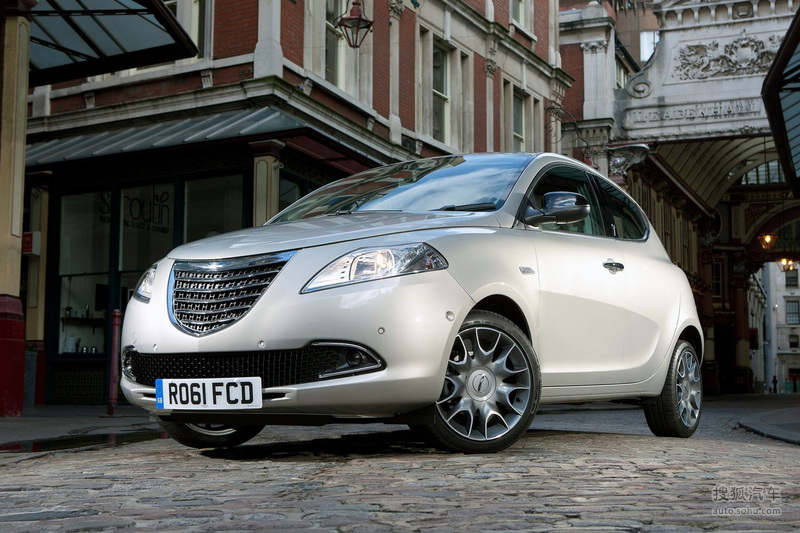 2012款克莱斯勒ypsilon