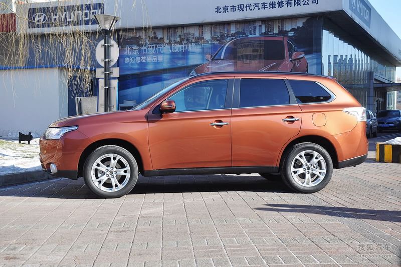 【三菱欧蓝德 2013款2.4L 四驱精英GT版7座外