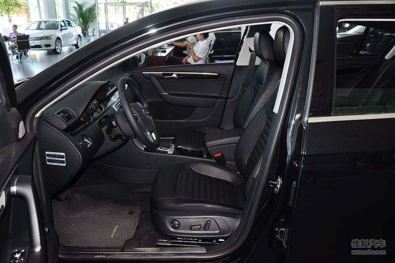 【大众迈腾 2013款1.8TSI DSG 豪华型内饰黑色