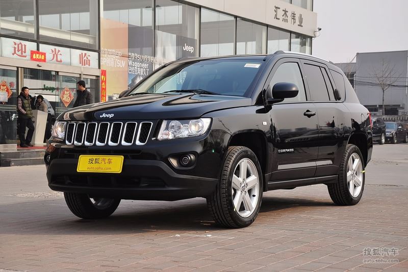 Jeep指南者2012款2.4 豪华版外观醇黑标准漆