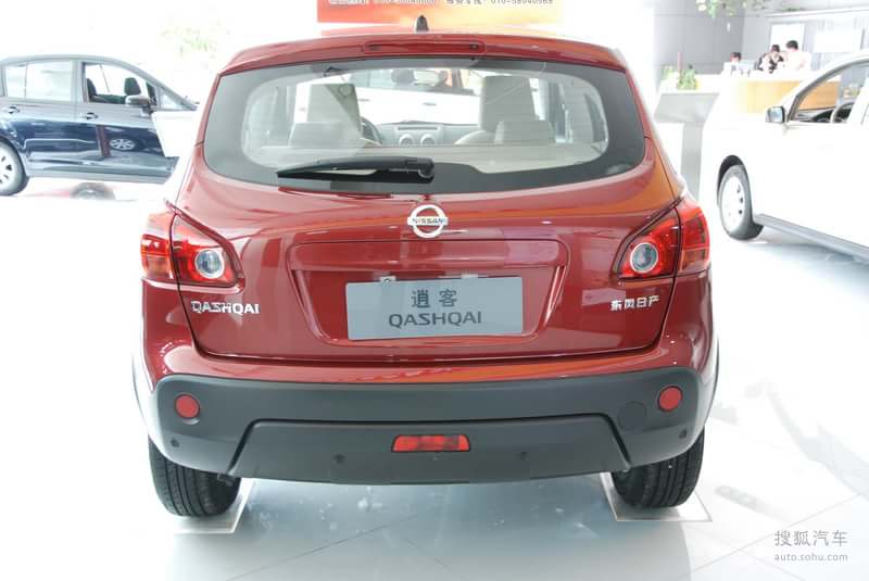 逍客2010款20S火 手动 两驱外观玛瑙红 m529