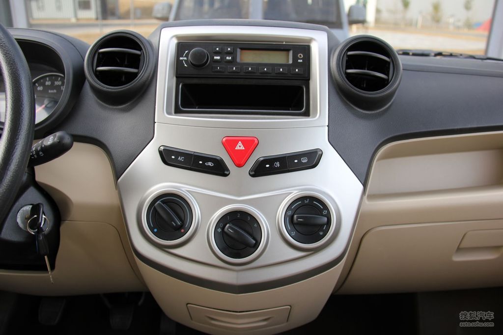 一汽吉林佳宝v80 1.5l