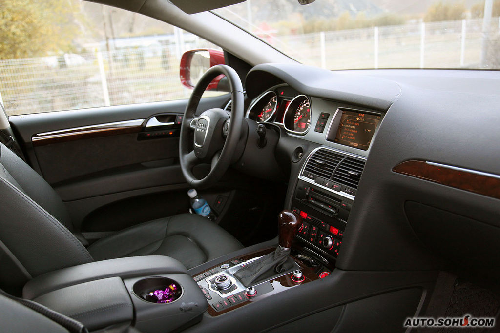 奥迪Q7内饰t632023高清图片