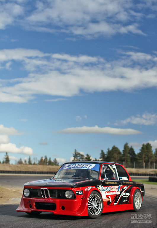 宝马3系照片高清壁纸竖版