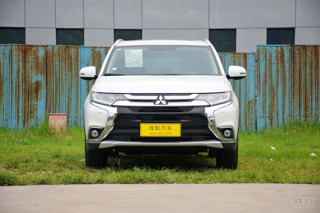 【三菱欧蓝德 2016款2.4L 四驱精英版 5座外观