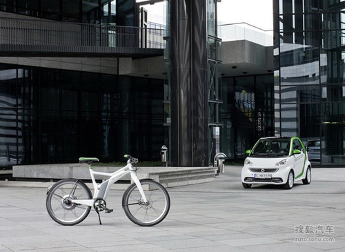 奔驰Smart电动车和电动自行车