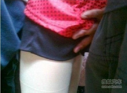 偷拍<em>公交车上</em>的猥琐一幕 行为文明还需规范-其