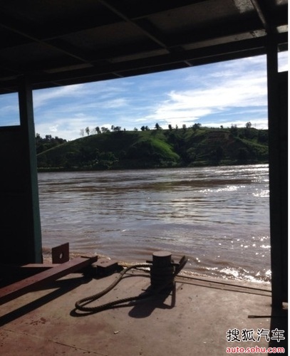 过境老挝 亲吻湄公河 途观带我一路前行_【云