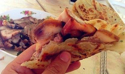 【舌尖上的岁末年初】艾大妈烧饼夹肘子(Z)- 搜