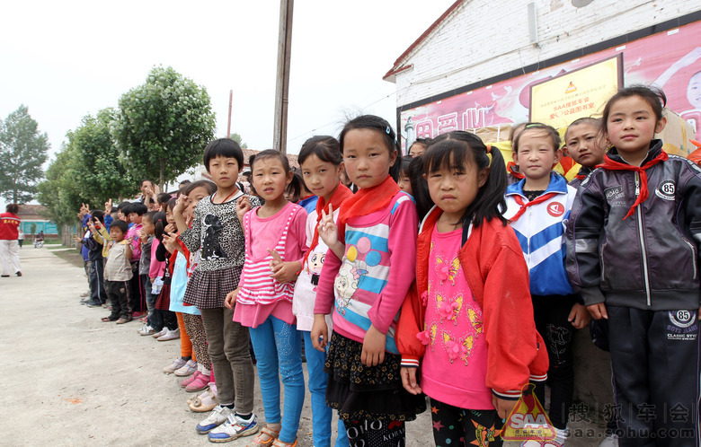 送出爱心体会真诚---崇礼助学活动之--眼神篇 -