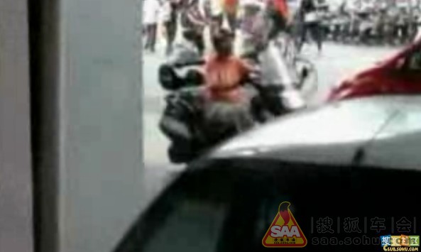 中关村偷拍超牛90后划车女 - 爱车