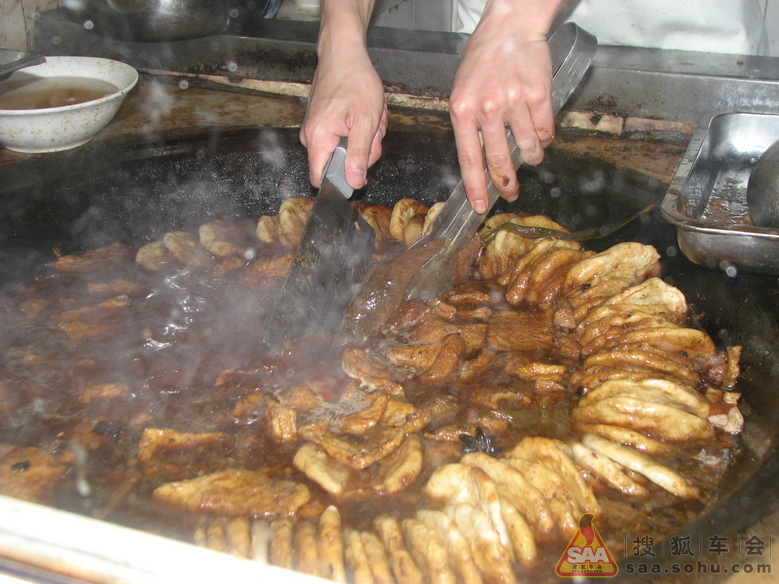 【凯越写手】美食的诱惑--卤煮小肠VS新成削面 - 凯越-凯旋越队