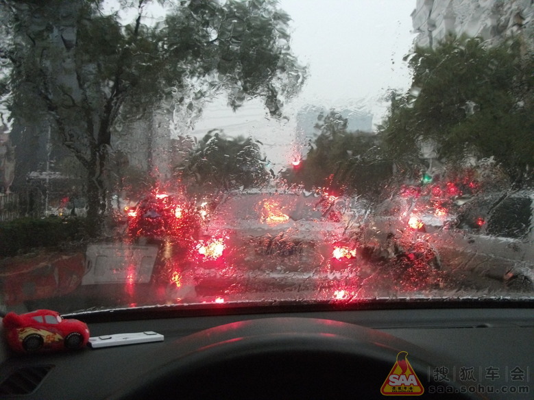 上班雨中行车随拍_福瑞迪论坛-同福客栈