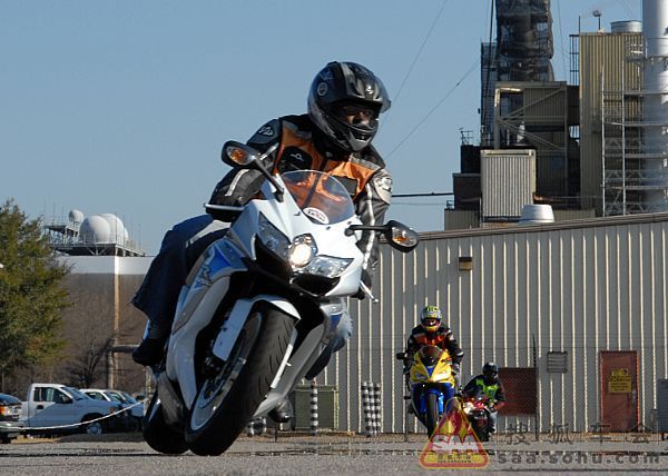 美国海军官兵在全球各地港口的摩托车