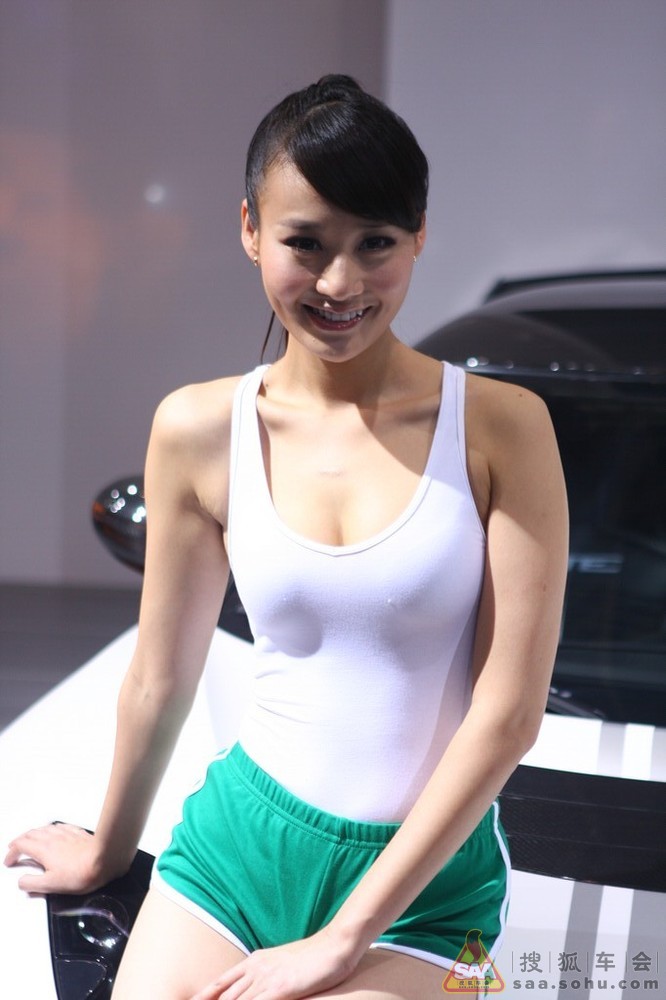 【2012北京车展看车模】穿裤衩背心的车模 - 