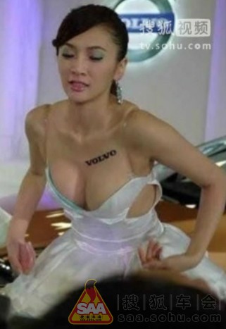 <em>美女</em>车模<em>低胸</em>秀豪乳 激情<em>热舞</em>险走光 - 话题组