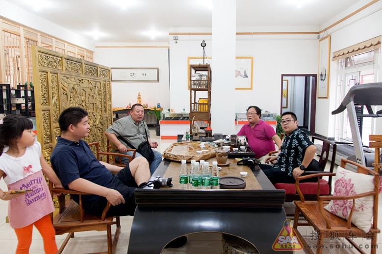 第三十五张 与牛鸿凯先生一起喝茶聊天