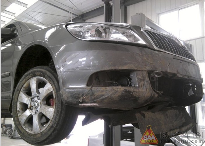 开小明遭遇车祸 九死一生 差点死球