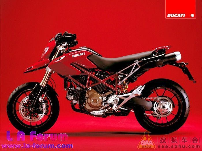 杜卡迪 Hypermotard 1100 系列越野摩托车壁纸