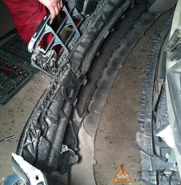 老款奔驰C系换装LED前雾灯啦~