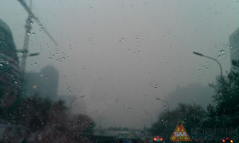 2011年12月6日北京二环路上早高峰下雪 - 福瑞