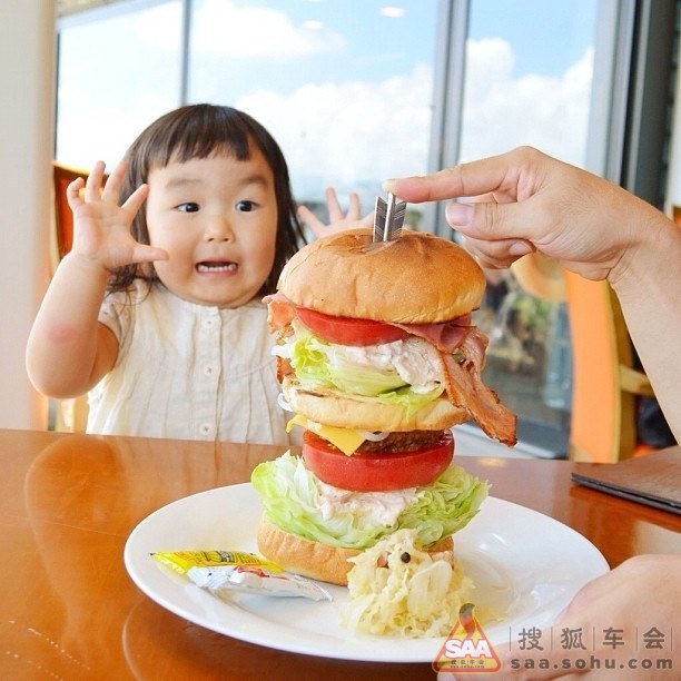 表情女帝齐刘海女孩 萌翻世界的孩子让你捧腹