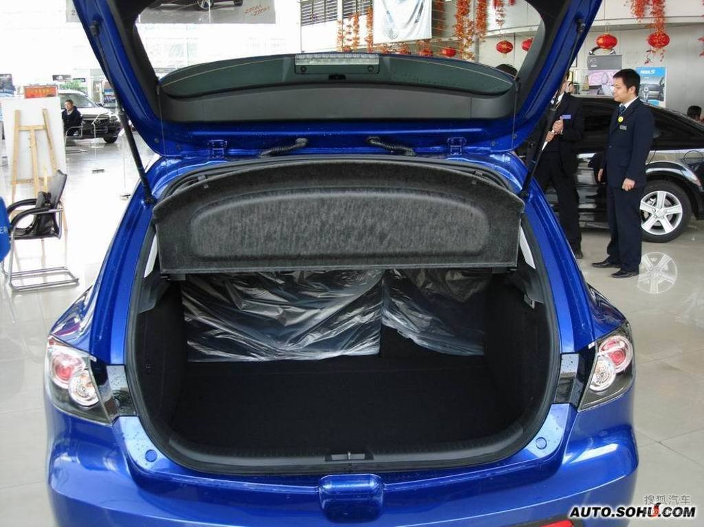 提示:支持键盘翻页 ←左 右→外观颜色:白色梦幻蓝枫情红深色内饰