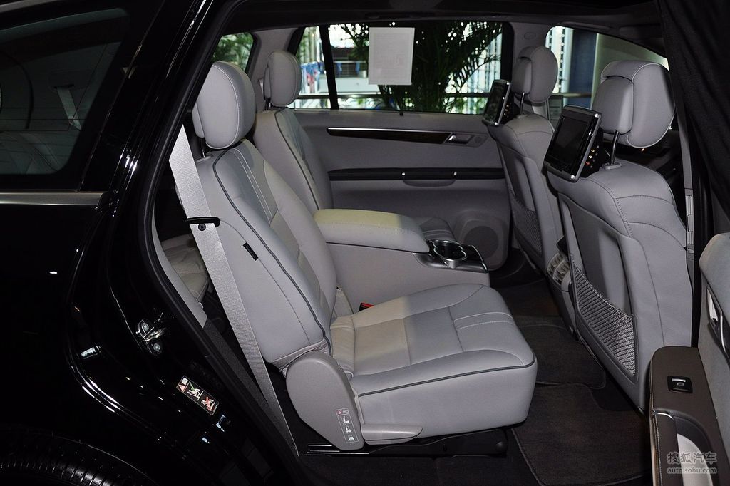 2011款奔驰r5004matic后排座椅