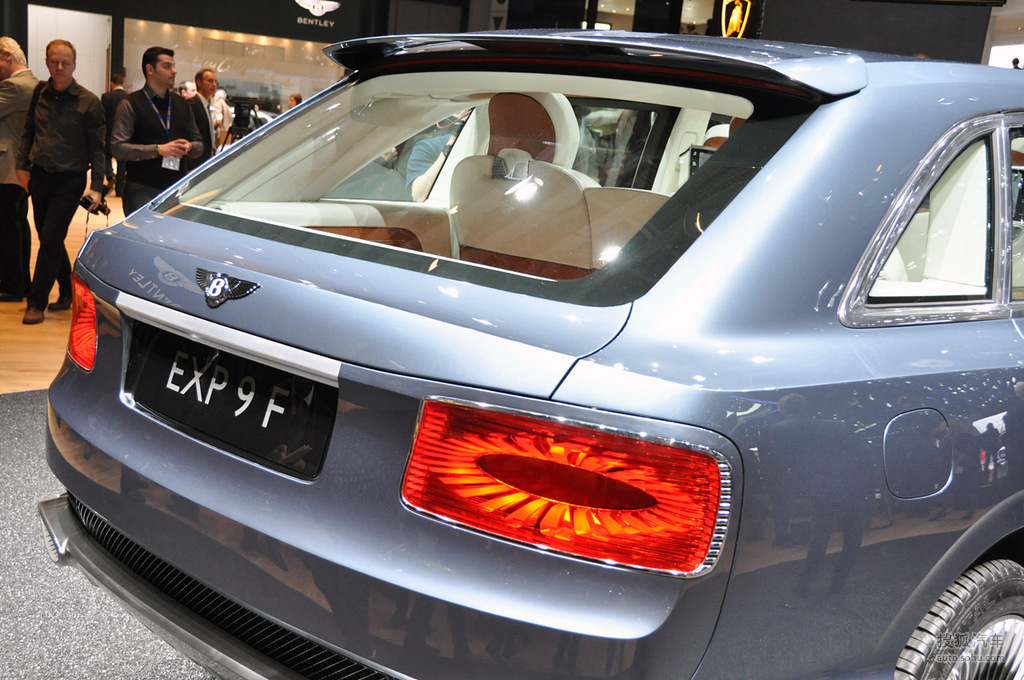 宾利exp9f概念车日内瓦车展实拍