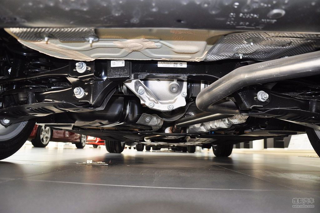 【 宝马1系高清图片】_2012款 116i 都市型_底盘发动机_搜狐汽车网