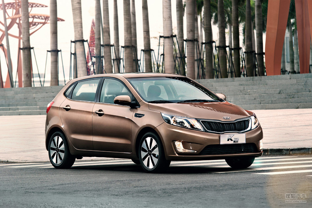 起亚k2两厢