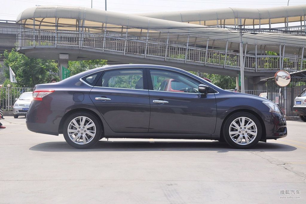 【 日产轩逸高清图片】_铂金灰_外观_搜狐汽车网