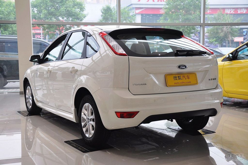 【 福特福克斯两厢高清图片】_珠光白_外观_搜狐汽车网
