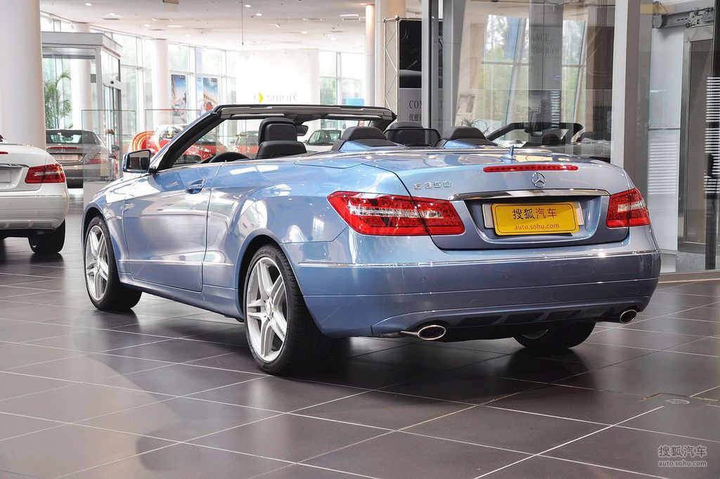 搜狐汽车>图库>奔驰>奔驰(进口)>e级敞篷>2012款奔驰e350敞篷版 - 侧