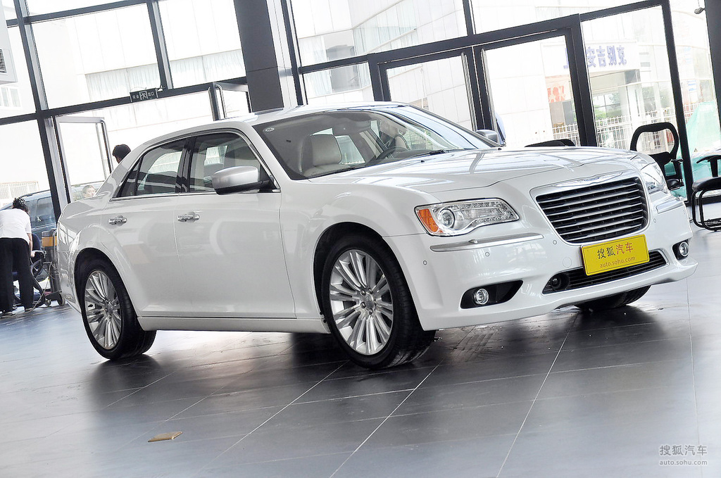 【 克莱斯勒300高清图片】_2012款 300c 3.